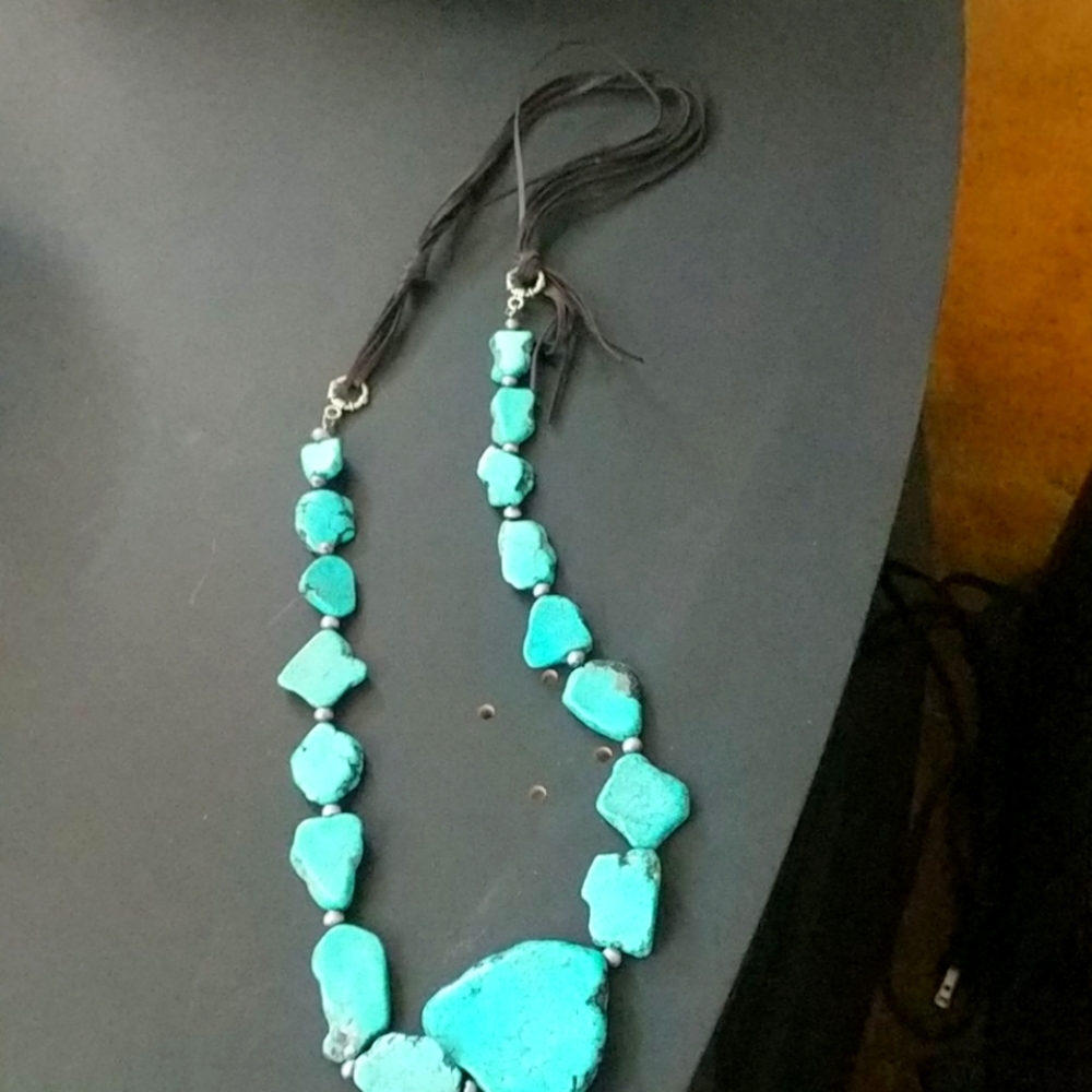 Beautiful Turquoise Color Howlite Necklace - Picture 1 of 5